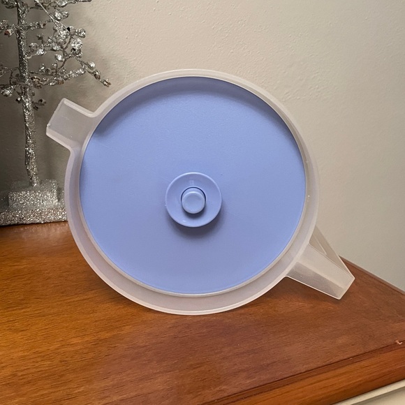 Tupperware Largest Pitcher w/Blue Lid #1416-3 Good Condition - Picture 10 of 11